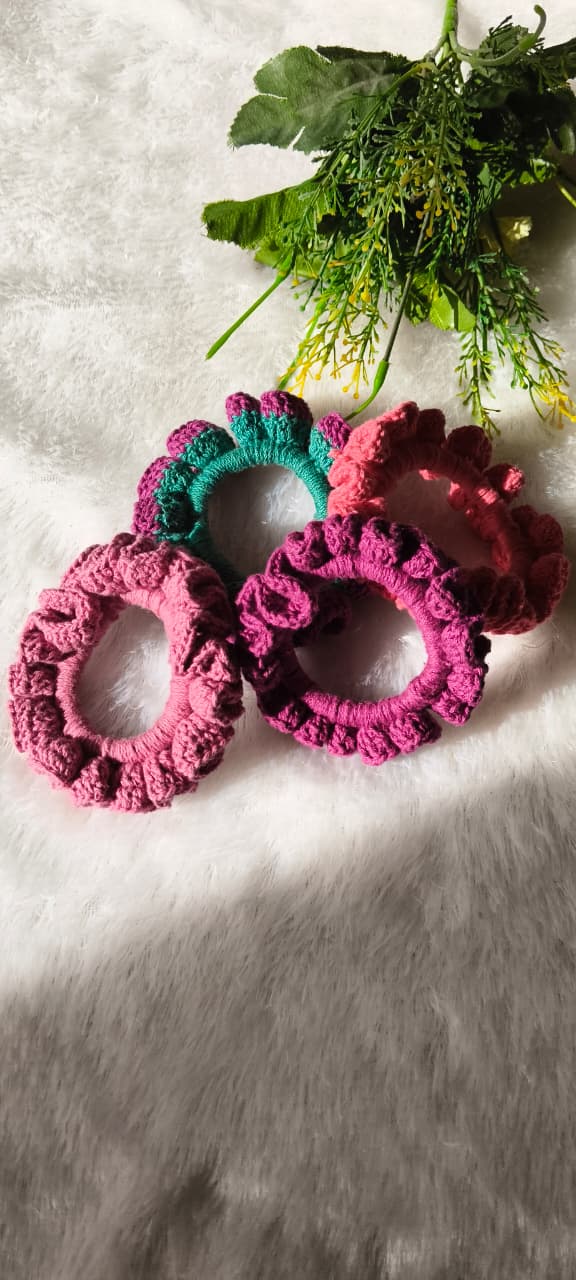 Stylish Scrunchies – The Must-Have Hair Accessory for Every Girl